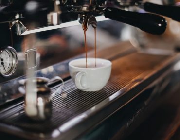 Illustrasi Penggunaan Astoria Espresso Machine